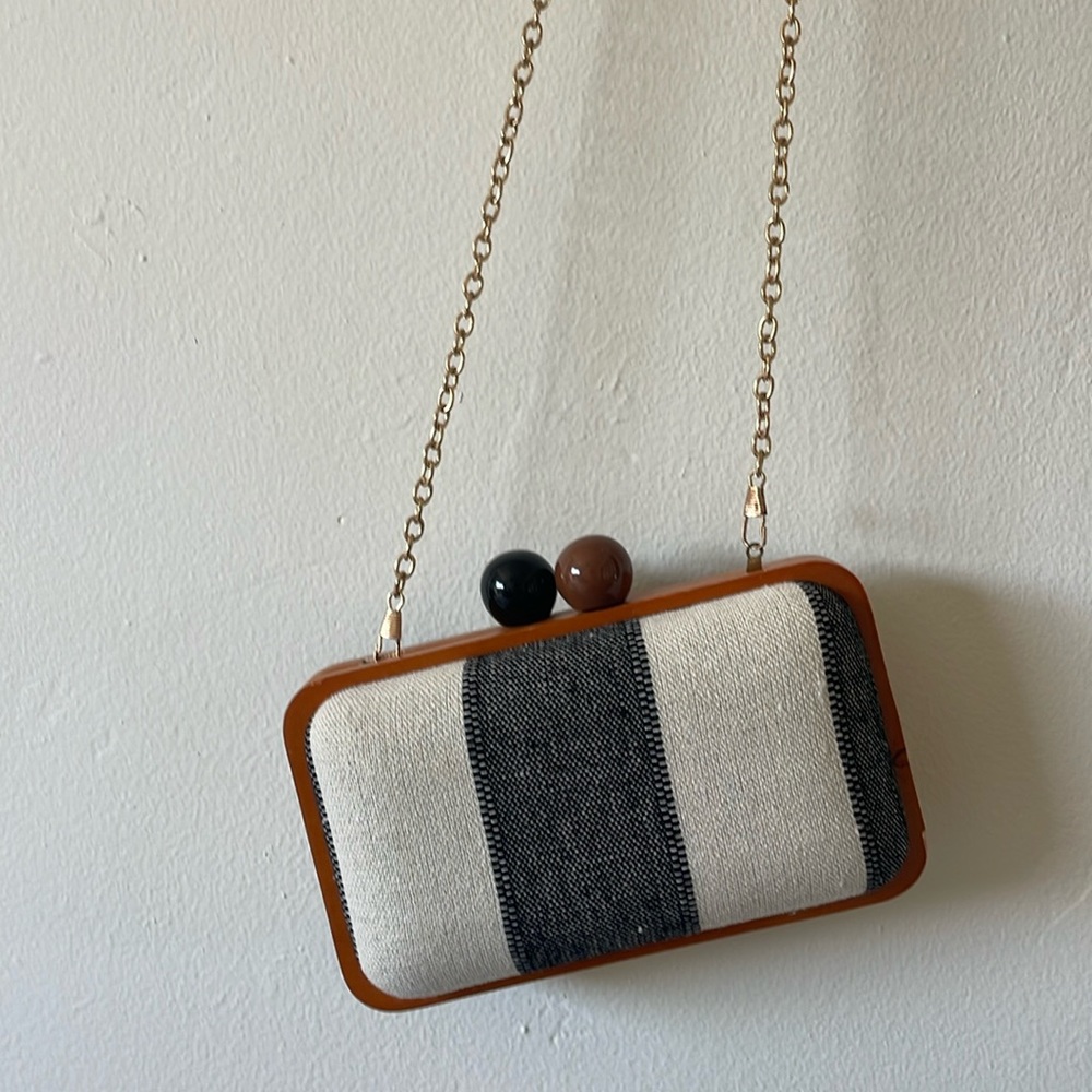 Canvas clutch with gold chain